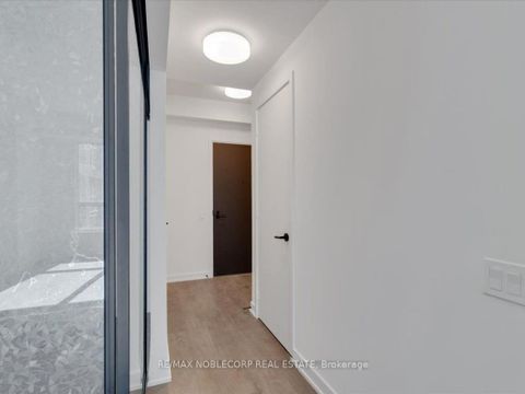 Photo 2 at 712 - 108 Peter Street, Waterfront Communities C1, Toronto