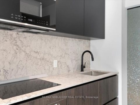 Photo 4 at 712 - 108 Peter Street, Waterfront Communities C1, Toronto