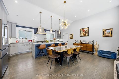Photo 2 at 18 Winsdale Road, Markland Wood, Toronto