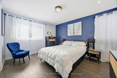 Photo 7 at 18 Winsdale Road, Markland Wood, Toronto