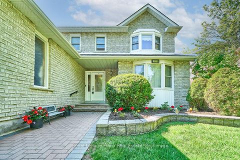 Photo 2 at 803 Linden Court, Williamsburg, Whitby