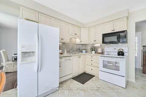 Photo 10 at 803 Linden Court, Williamsburg, Whitby