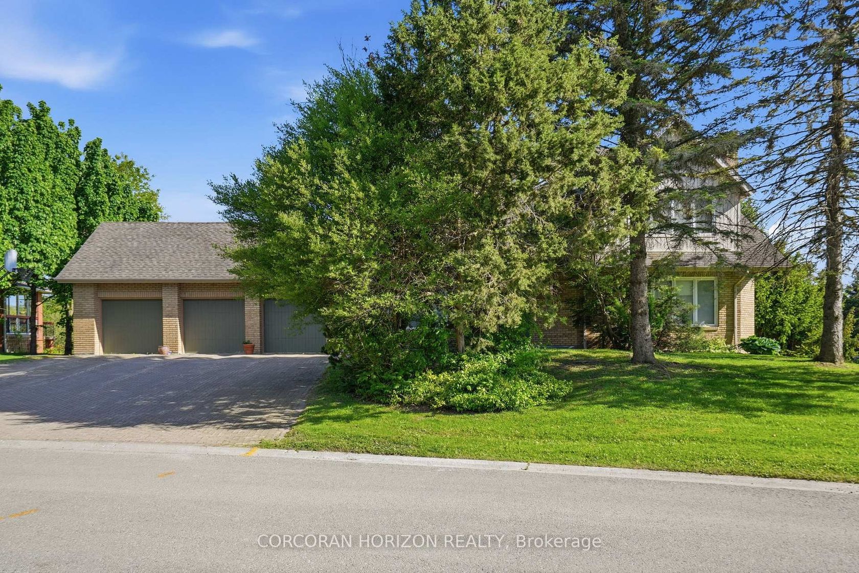 18 Curtis Crescent, King City, King photo number 2