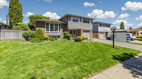 Photo 2 at 24 Devins Drive, Aurora Heights, Aurora