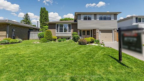 Photo 4 at 24 Devins Drive, Aurora Heights, Aurora
