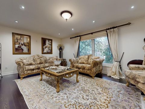 Photo 9 at 788 Woodland Acres Crescent, Rural Vaughan, Vaughan