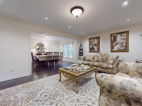 Photo 10 at 788 Woodland Acres Crescent, Rural Vaughan, Vaughan