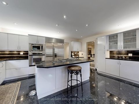Photo 12 at 788 Woodland Acres Crescent, Rural Vaughan, Vaughan