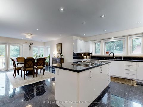 Photo 13 at 788 Woodland Acres Crescent, Rural Vaughan, Vaughan