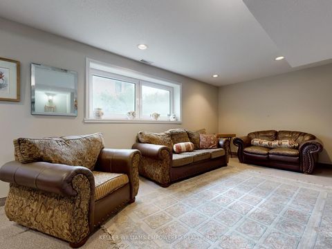 Photo 37 at 788 Woodland Acres Crescent, Rural Vaughan, Vaughan