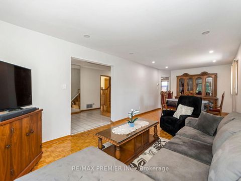 Photo 8 at 39 Brydon Court, Maple, Vaughan
