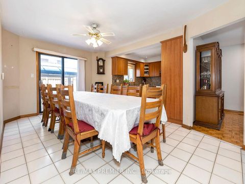 Photo 10 at 39 Brydon Court, Maple, Vaughan
