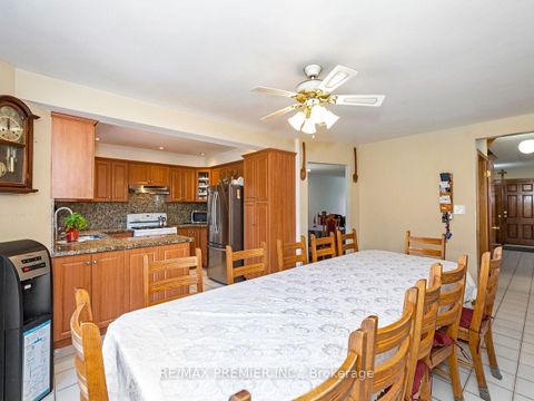 Photo 11 at 39 Brydon Court, Maple, Vaughan