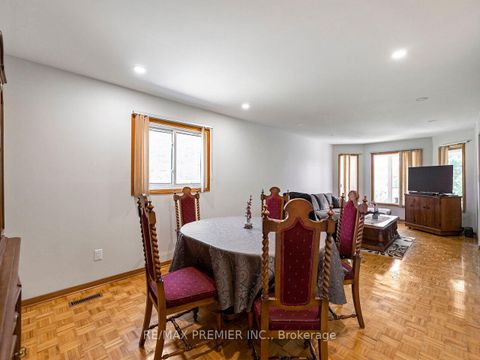 Photo 18 at 39 Brydon Court, Maple, Vaughan