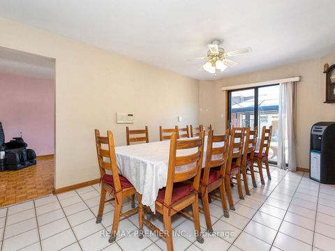 Photo 19 at 39 Brydon Court, Maple, Vaughan