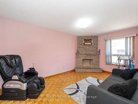 Photo 20 at 39 Brydon Court, Maple, Vaughan
