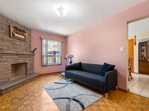 Photo 21 at 39 Brydon Court, Maple, Vaughan