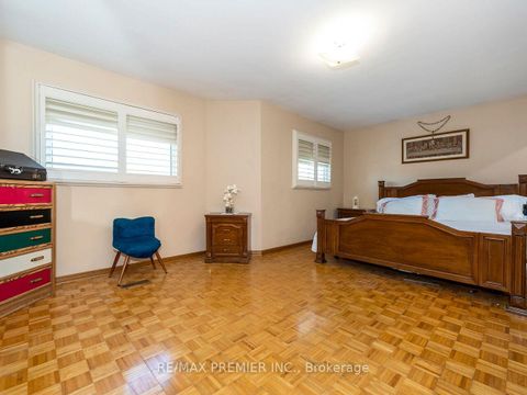 Photo 24 at 39 Brydon Court, Maple, Vaughan