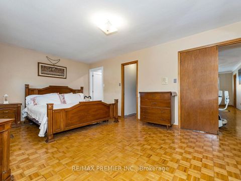 Photo 26 at 39 Brydon Court, Maple, Vaughan