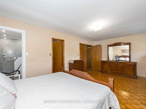 Photo 27 at 39 Brydon Court, Maple, Vaughan