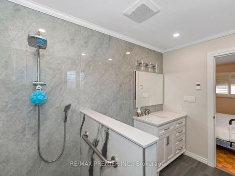 Photo 29 at 39 Brydon Court, Maple, Vaughan