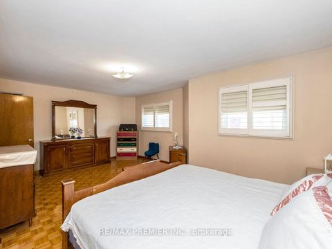 Photo 30 at 39 Brydon Court, Maple, Vaughan
