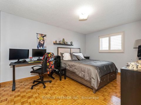 Photo 31 at 39 Brydon Court, Maple, Vaughan