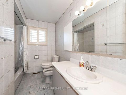 Photo 33 at 39 Brydon Court, Maple, Vaughan