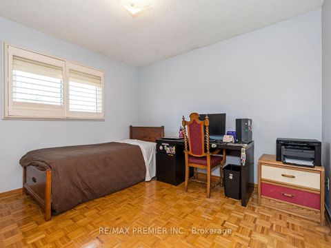 Photo 34 at 39 Brydon Court, Maple, Vaughan