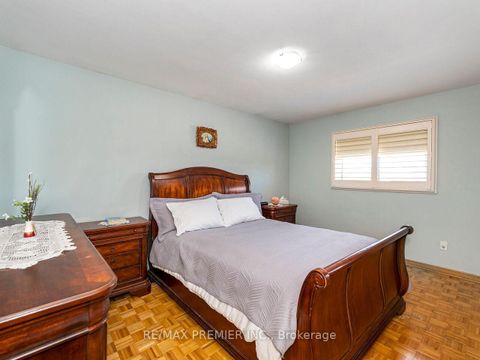 Photo 35 at 39 Brydon Court, Maple, Vaughan