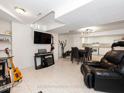 Photo 37 at 39 Brydon Court, Maple, Vaughan
