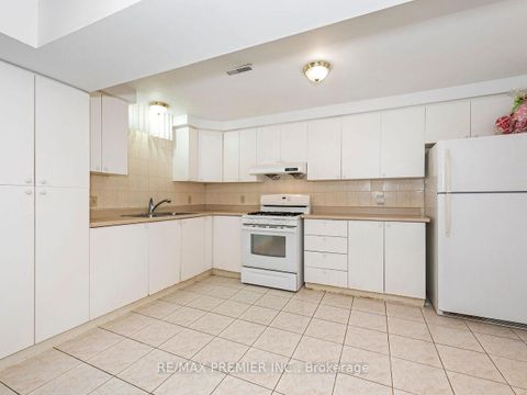 Photo 38 at 39 Brydon Court, Maple, Vaughan