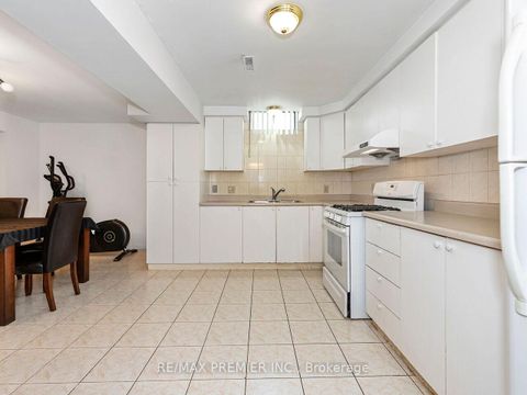 Photo 39 at 39 Brydon Court, Maple, Vaughan
