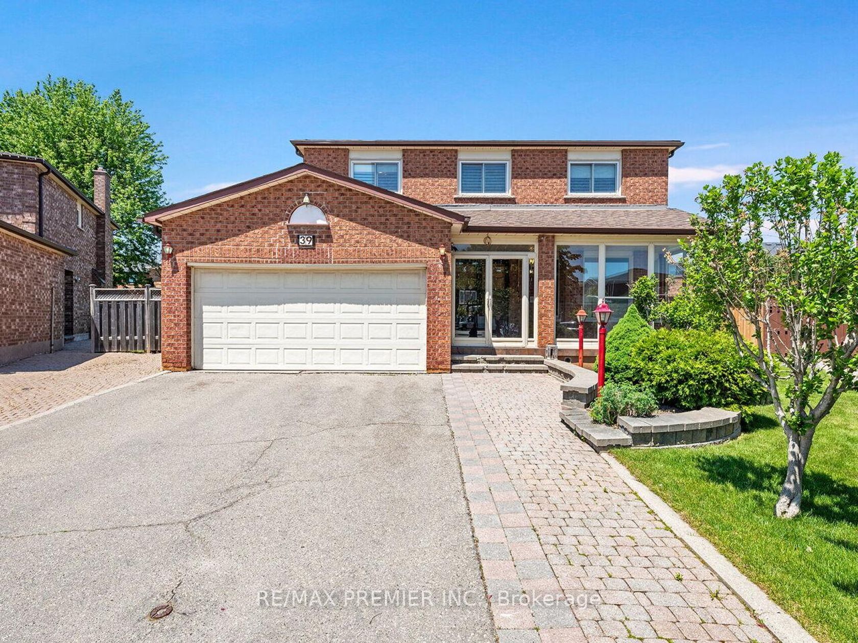 39 Brydon Court, Maple, Vaughan photo number 2
