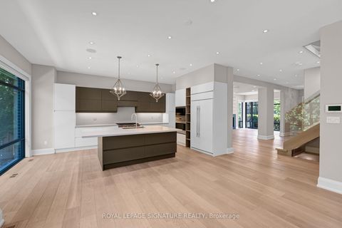 Photo 3 at 9 Fordham Place, Don Mills, Toronto