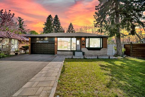 Photo 2 at 41 Keegan Crescent, York University Heights, Toronto