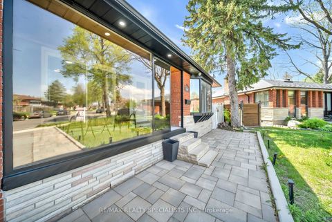 Photo 3 at 41 Keegan Crescent, York University Heights, Toronto