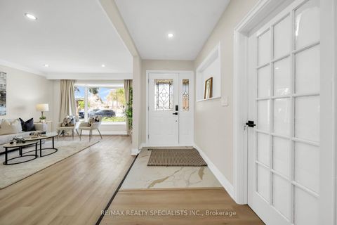 Photo 6 at 41 Keegan Crescent, York University Heights, Toronto
