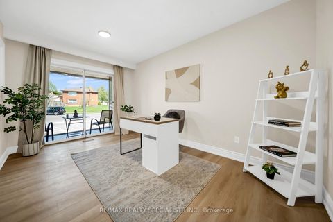 Photo 7 at 41 Keegan Crescent, York University Heights, Toronto