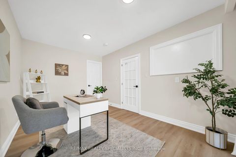 Photo 8 at 41 Keegan Crescent, York University Heights, Toronto