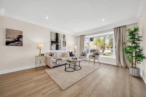 Photo 9 at 41 Keegan Crescent, York University Heights, Toronto