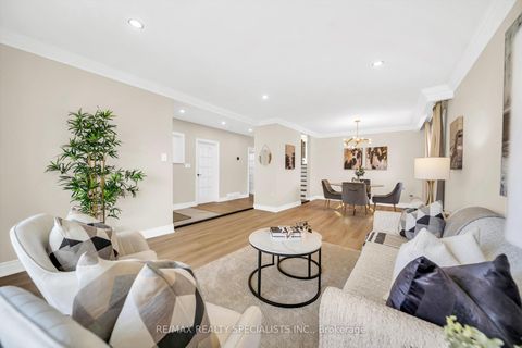 Photo 11 at 41 Keegan Crescent, York University Heights, Toronto