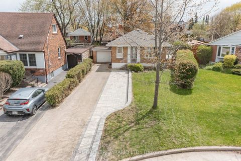 Photo 1 at 32 Christina Crescent, Maryvale, Toronto