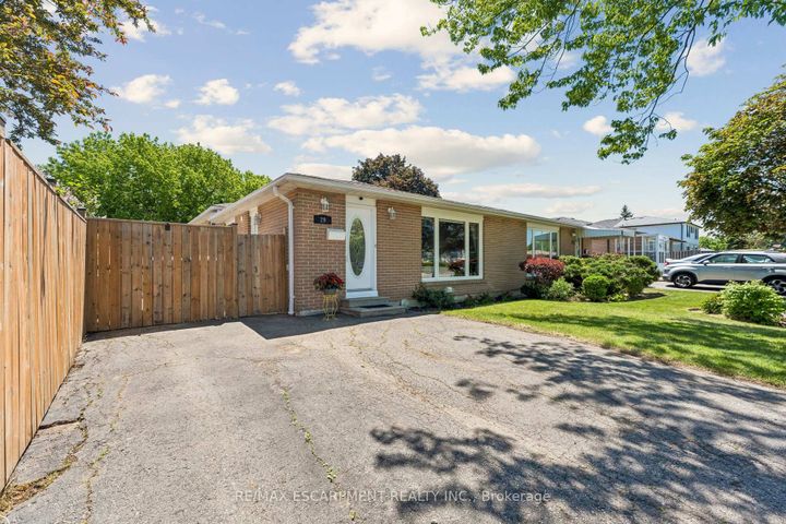Photo 1 at 29 Deeside Crescent, Southgate, Brampton