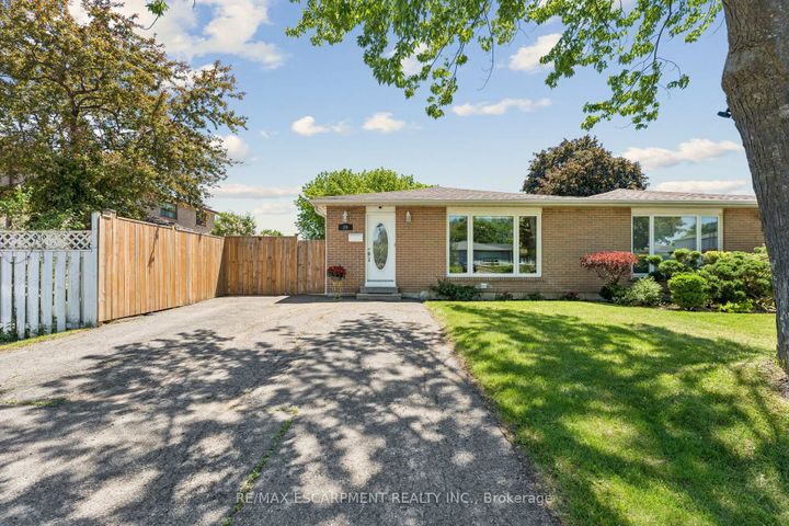Photo 3 at 29 Deeside Crescent, Southgate, Brampton