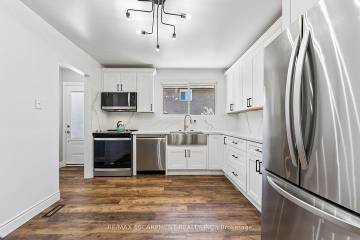 Photo 13 at 29 Deeside Crescent, Southgate, Brampton