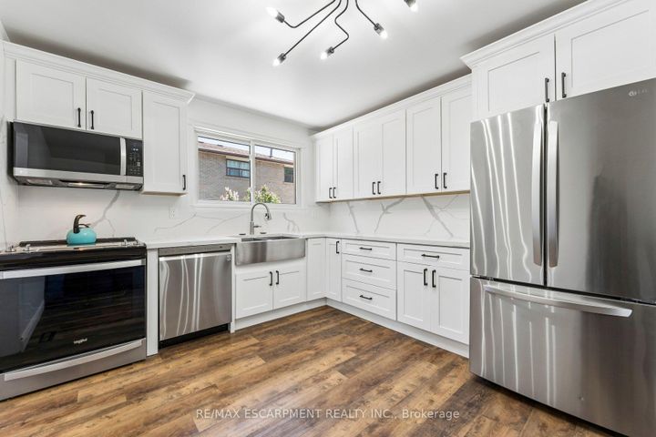 Photo 14 at 29 Deeside Crescent, Southgate, Brampton