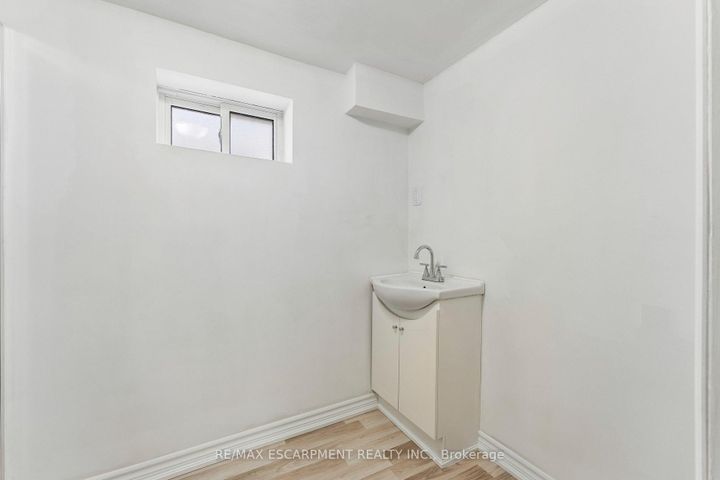 Photo 33 at 29 Deeside Crescent, Southgate, Brampton