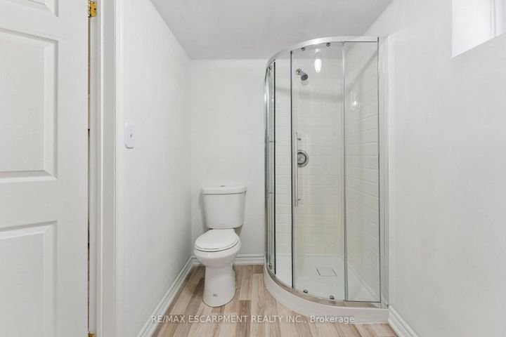 Photo 34 at 29 Deeside Crescent, Southgate, Brampton