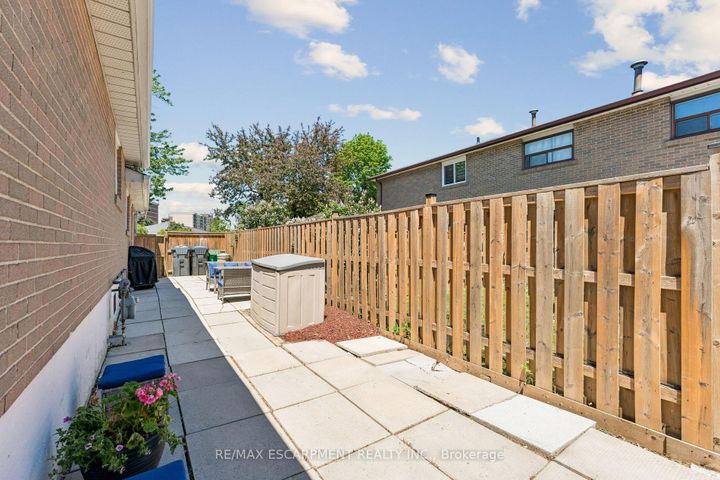 Photo 39 at 29 Deeside Crescent, Southgate, Brampton
